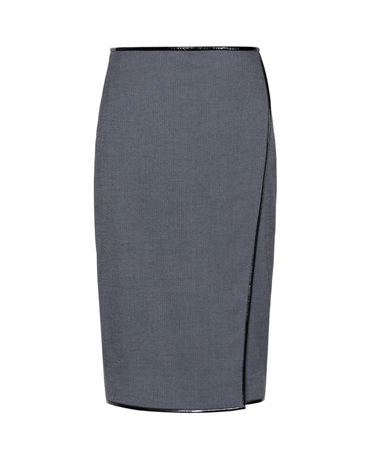 Skirt with patent piping Skirt with patent piping